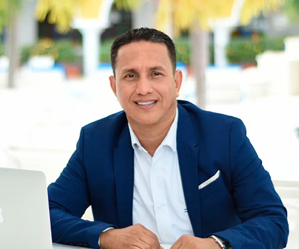 Guiovanni Quijano — Conferencista de Ventas