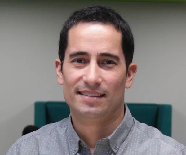 Italo Cardoza — Conferencista de Trabajo en Equipo