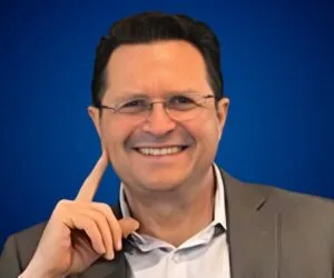 Alexis García, conferencista para eventos corporativos sobre Estrategias de Liderazgo