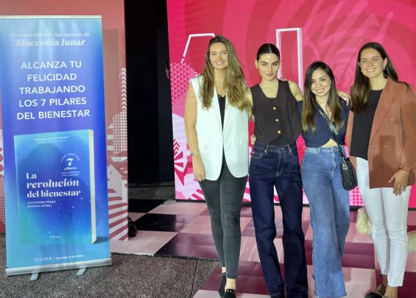 Alejandra Pérez durante una participación pública en Taconeras.