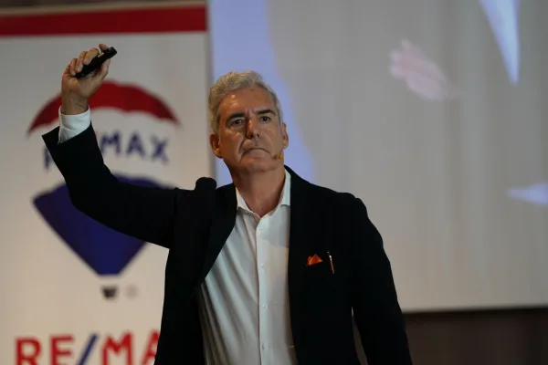 Joaquin Caraballo, conferencista para eventos corporativos sobre Entrevista Comercial