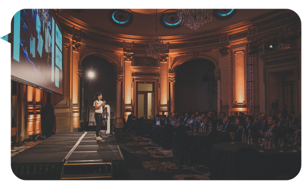 Adrián González — Conferencista de Trabajo en Equipo