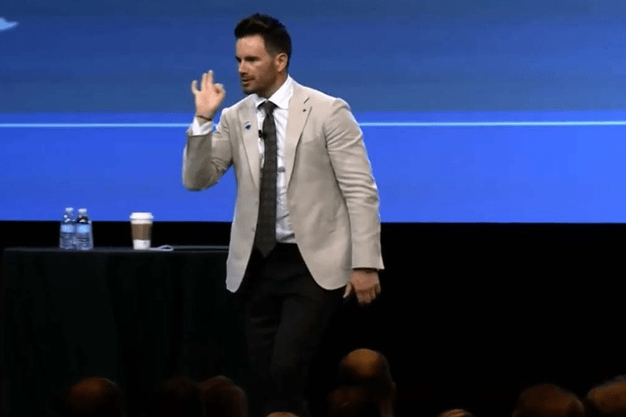 Seth Mattison en acción