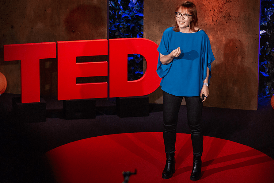 Melinda Briana Epler en acción