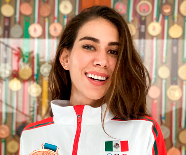 Alely Hernández — Conferencista de Trabajo en Equipo