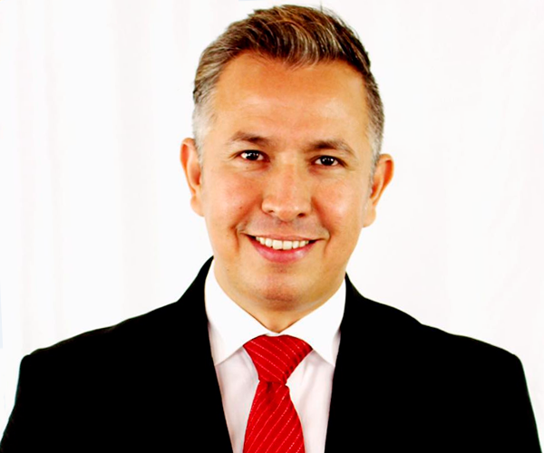 René Mantecón — Conferencista de Liderazgo