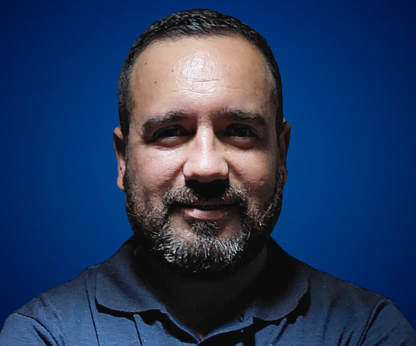 Óscar Alarcón — Conferencista de Motivación