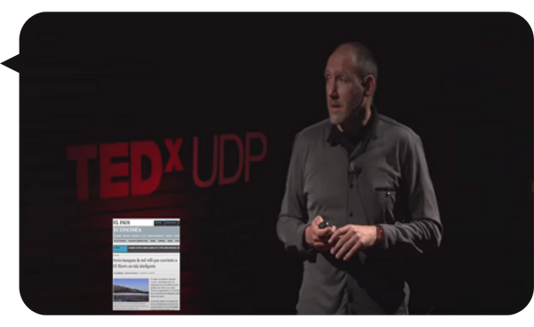 Javier Martínez ha llevado su conocimiento sobre gestión del conocimiento y cultura de aprendizaje a escenarios de prestigio internacional, como TEDxUDP. En sus conferencias, desafía las formas tradicionales de aprender y compartir conocimiento, mostrando cómo las organizaciones pueden evolucionar cuando fomentan el aprendizaje colectivo y la inteligencia organizacional. Su capacidad para conectar con la audiencia y su enfoque práctico hacen de sus presentaciones una experiencia transformadora.