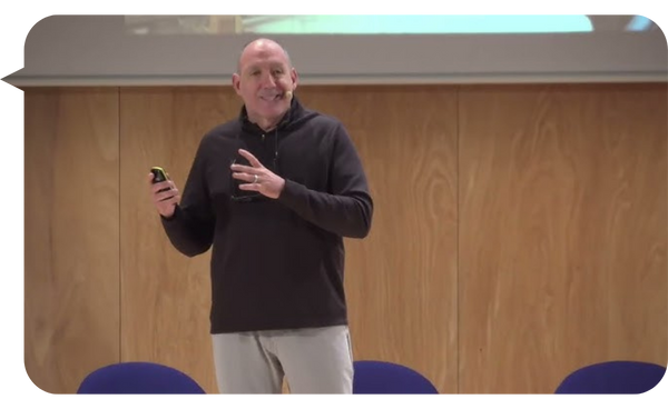 Javier Martínez es un apasionado por la gestión del conocimiento y la cultura de aprendizaje, y lo demuestra en cada conferencia. Con una energía contagiosa y un enfoque práctico, guía a las organizaciones para convertir el aprendizaje en un activo estratégico. Su capacidad para transmitir ideas complejas de manera sencilla y aplicable lo convierte en un referente en su campo.