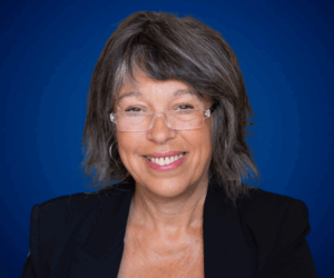 Retrato profesional de Lina De Giglio, conferencista experta en diversidad, inclusión y liderazgo humano.