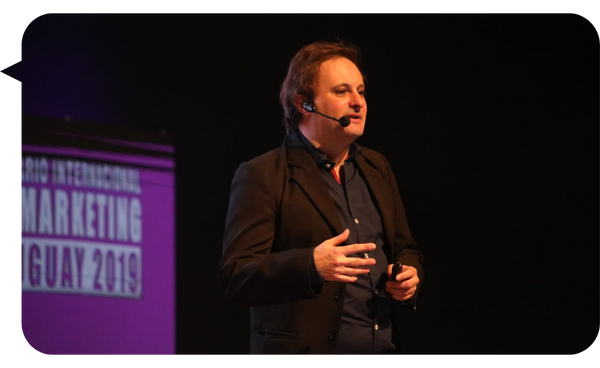 "Alexis Socco hablando en el Congreso Internacional de Marketing en Uruguay 2019"