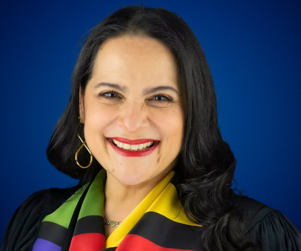 Ivonne Casado, conferencista experta en liderazgo interior, autenticidad femenina y creadora del Método DRESS.