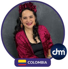 Ivonne Casado, conferencista colombiana experta en autenticidad, liderazgo interior y empoderamiento femenino, en imagen institucional de CHM.