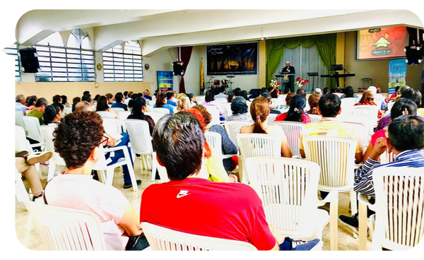 Conferencia del Dr. Juan José Bonilla sobre valores familiares y liderazgo parental.