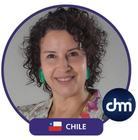 Susana Cáceres González, conferencista chilena experta en comunicación interna, marca empleadora y liderazgo estratégico, en imagen institucional para Charlas Motivacionales LAT.