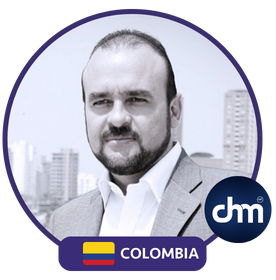 Retrato profesional de Alfonso Navarro, conferencista internacional y experto en adaptabilidad empresarial y supply chain, desde Colombia.