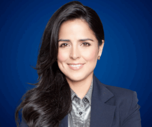 Retrato profesional de Claudia Palacios, periodista, conferencista y moderadora internacional.