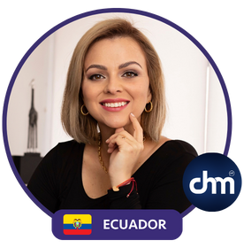 Cristina Jaramillo sonriendo, conferencista de Ecuador experta en ética, compliance, liderazgo e inteligencia emocional, en primer plano.