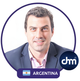 Darío Rubinsztein, conferencista argentino, experto en economía, estrategia empresarial y gestión de PyMEs, sonriendo en primer plano.