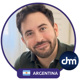 Retrato de Nicolás Pasquali, conferencista argentino reconocido por haber viajado a los 195 países del mundo.